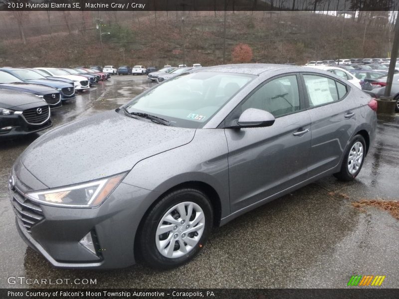 Front 3/4 View of 2019 Elantra SE