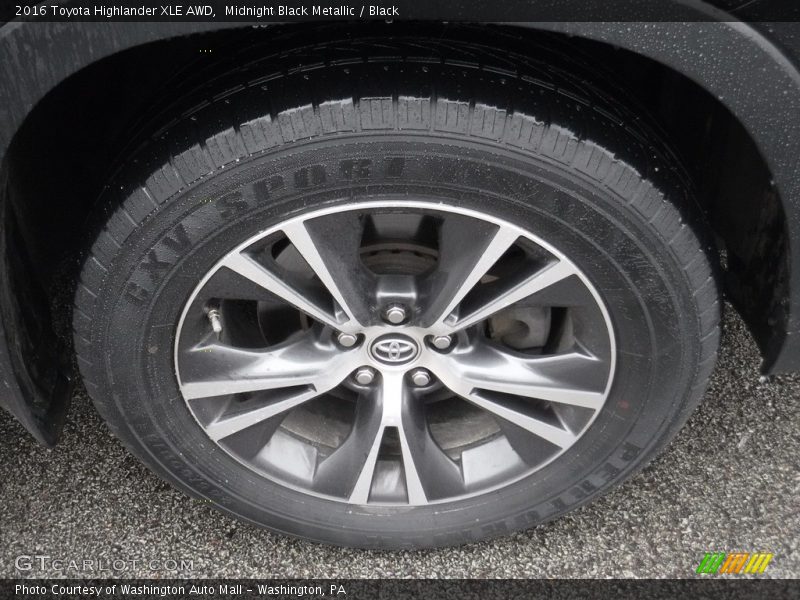 Midnight Black Metallic / Black 2016 Toyota Highlander XLE AWD