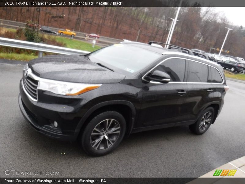 Midnight Black Metallic / Black 2016 Toyota Highlander XLE AWD