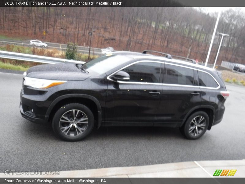 Midnight Black Metallic / Black 2016 Toyota Highlander XLE AWD