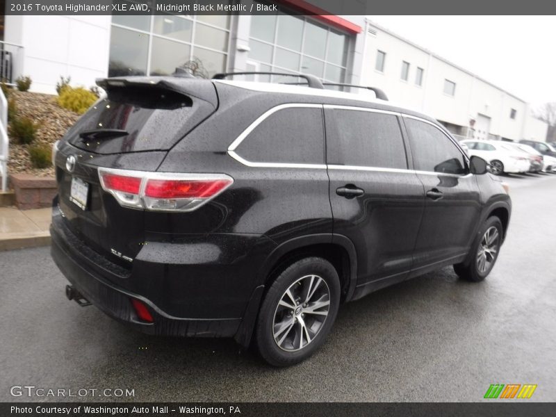 Midnight Black Metallic / Black 2016 Toyota Highlander XLE AWD