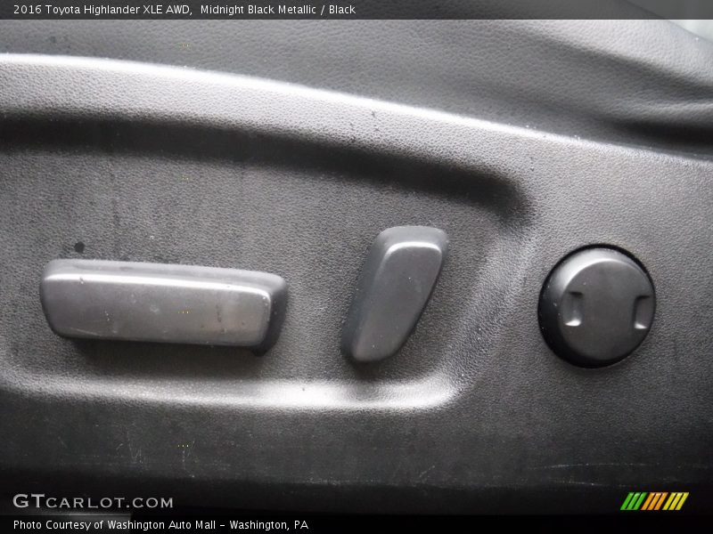 Midnight Black Metallic / Black 2016 Toyota Highlander XLE AWD