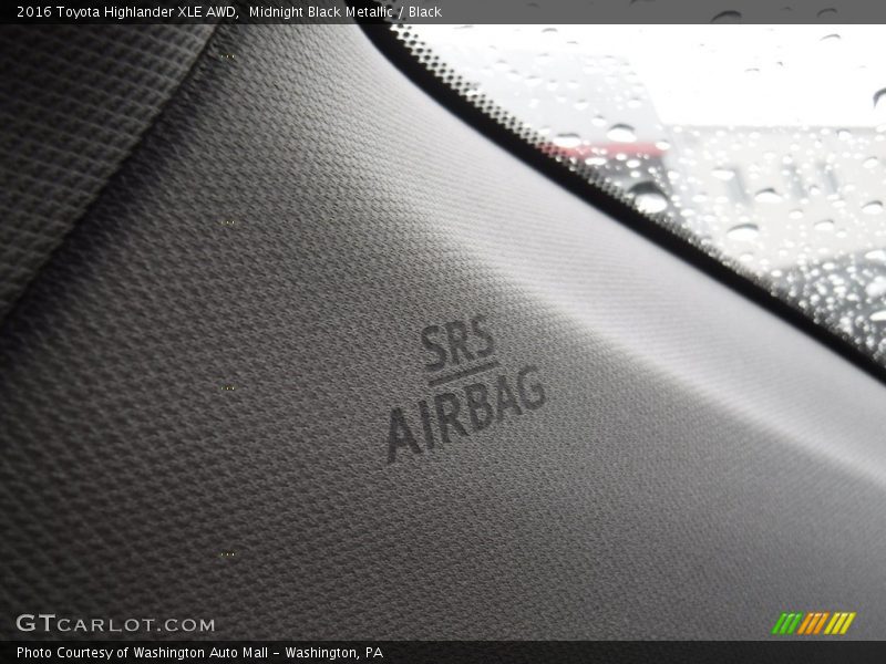 Midnight Black Metallic / Black 2016 Toyota Highlander XLE AWD