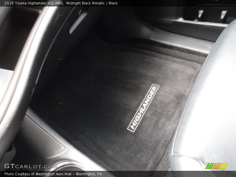 Midnight Black Metallic / Black 2016 Toyota Highlander XLE AWD
