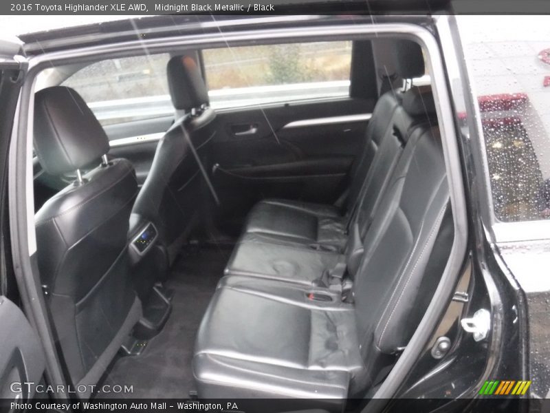 Midnight Black Metallic / Black 2016 Toyota Highlander XLE AWD
