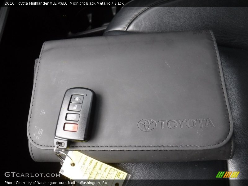 Midnight Black Metallic / Black 2016 Toyota Highlander XLE AWD