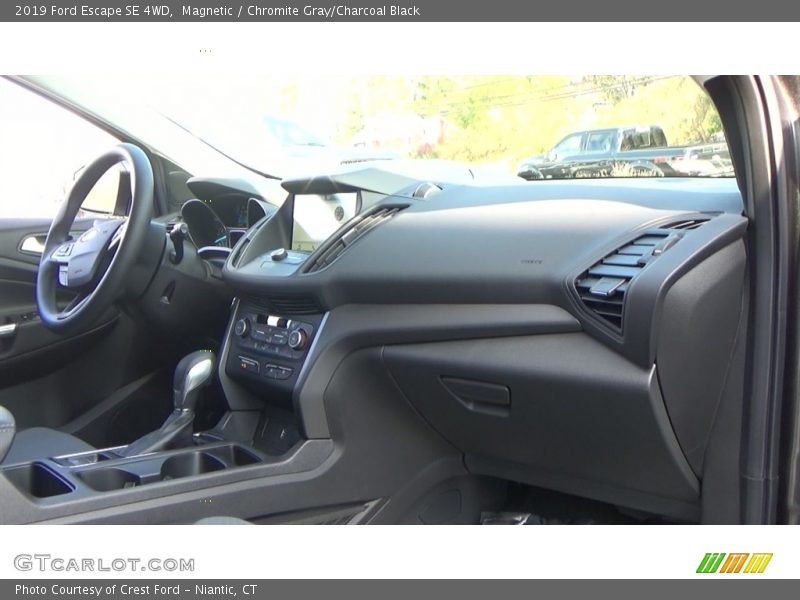 Magnetic / Chromite Gray/Charcoal Black 2019 Ford Escape SE 4WD