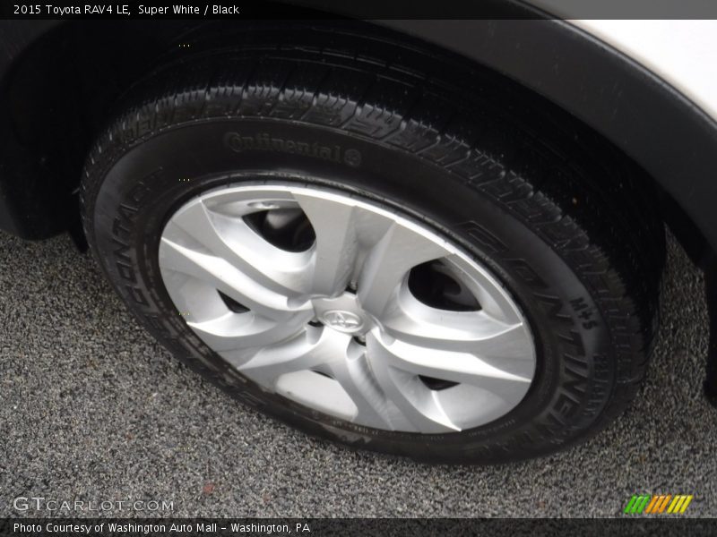 Super White / Black 2015 Toyota RAV4 LE