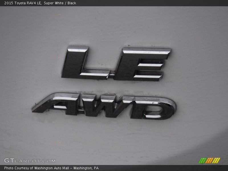 Super White / Black 2015 Toyota RAV4 LE