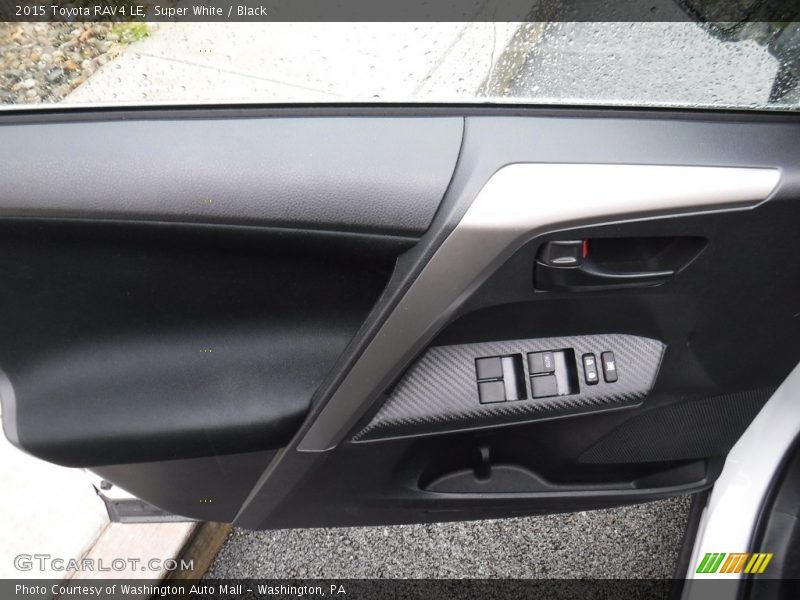 Super White / Black 2015 Toyota RAV4 LE