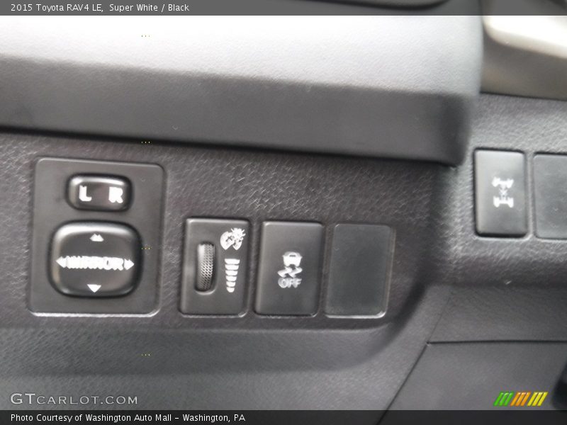 Super White / Black 2015 Toyota RAV4 LE