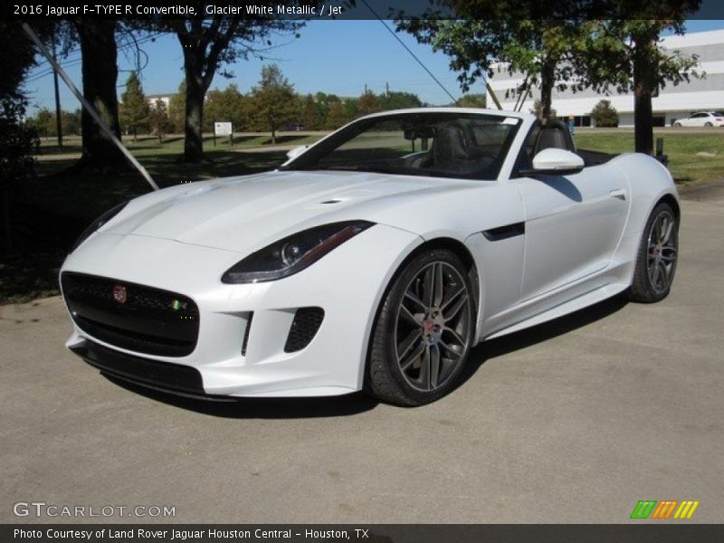 Front 3/4 View of 2016 F-TYPE R Convertible