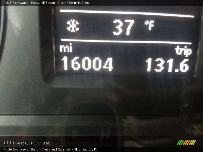 Black / Cornsilk Beige 2015 Volkswagen Passat SE Sedan