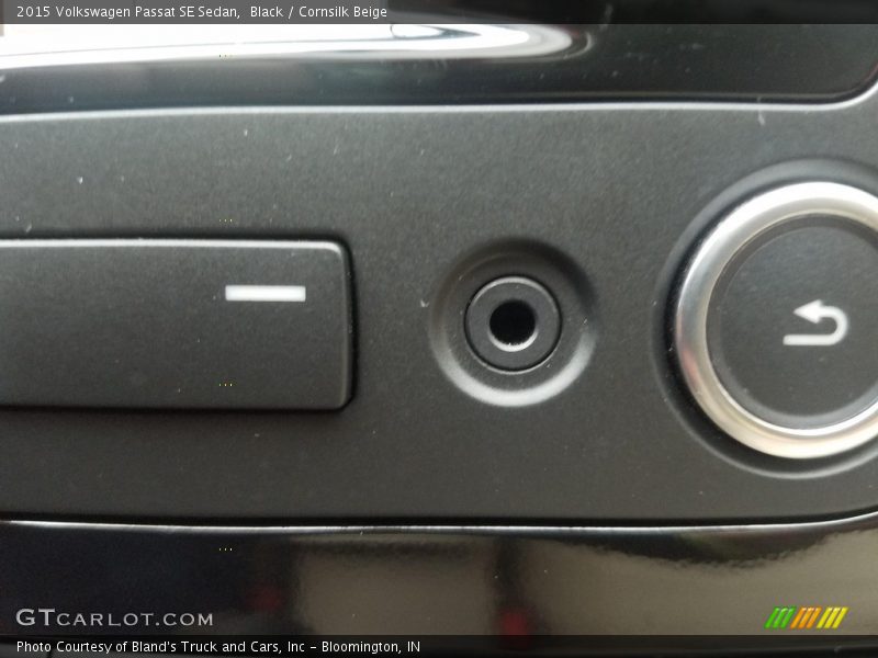 Black / Cornsilk Beige 2015 Volkswagen Passat SE Sedan