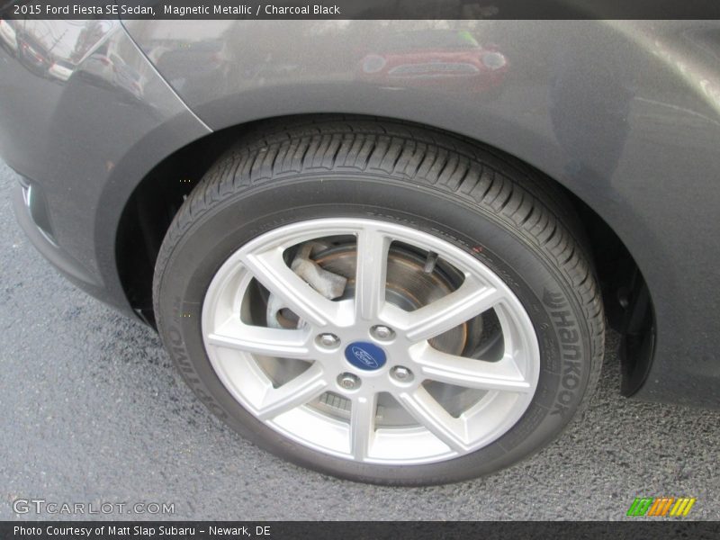 Magnetic Metallic / Charcoal Black 2015 Ford Fiesta SE Sedan