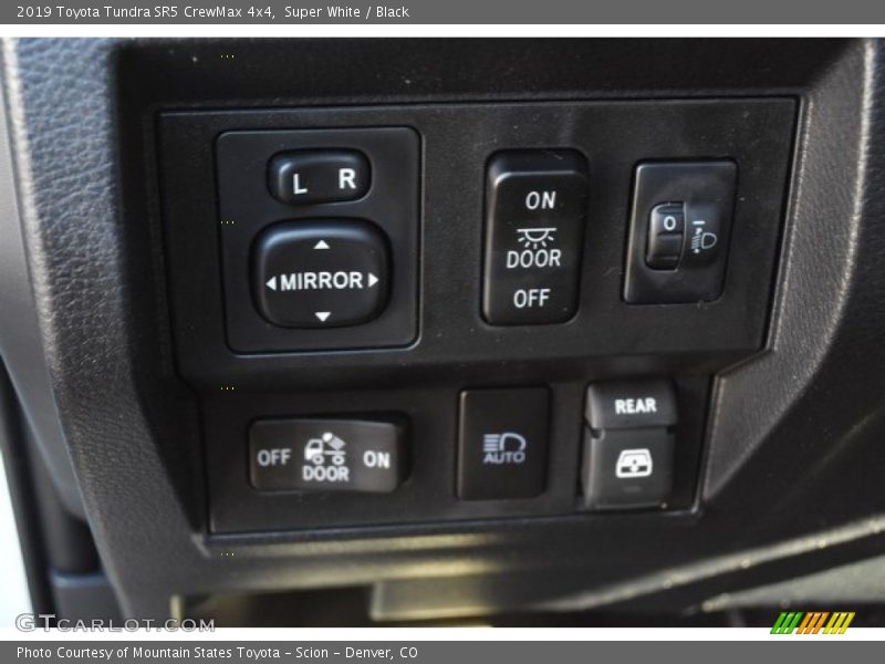 Super White / Black 2019 Toyota Tundra SR5 CrewMax 4x4