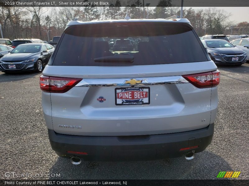 Silver Ice Metallic / Jet Black 2019 Chevrolet Traverse LT