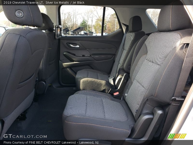 Silver Ice Metallic / Jet Black 2019 Chevrolet Traverse LT