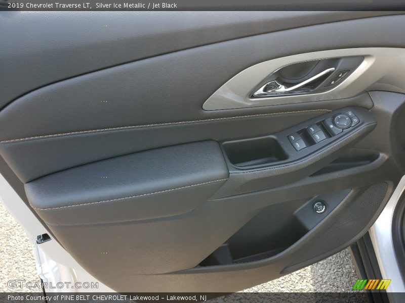 Silver Ice Metallic / Jet Black 2019 Chevrolet Traverse LT