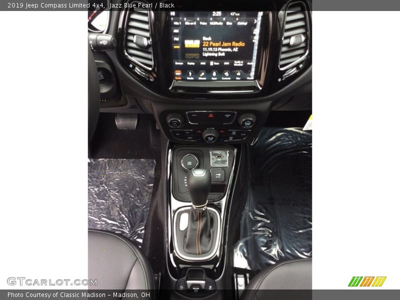  2019 Compass Limited 4x4 9 Speed Automatic Shifter
