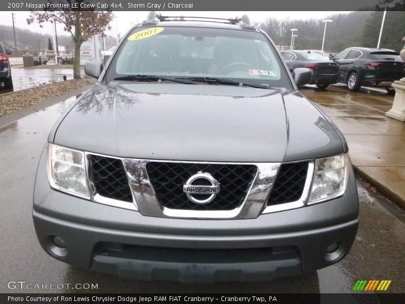 Storm Gray / Charcoal 2007 Nissan Frontier LE Crew Cab 4x4
