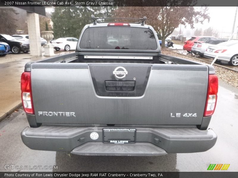 Storm Gray / Charcoal 2007 Nissan Frontier LE Crew Cab 4x4