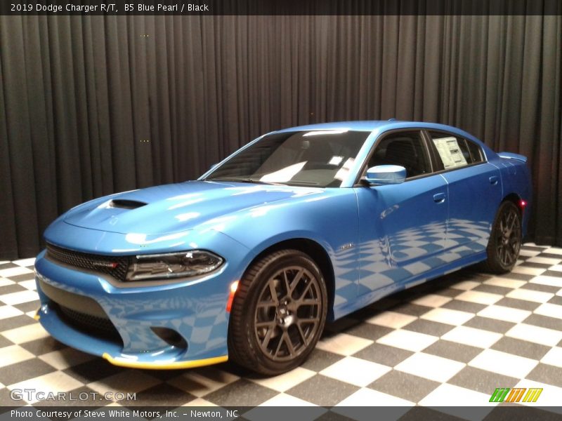 Front 3/4 View of 2019 Charger R/T