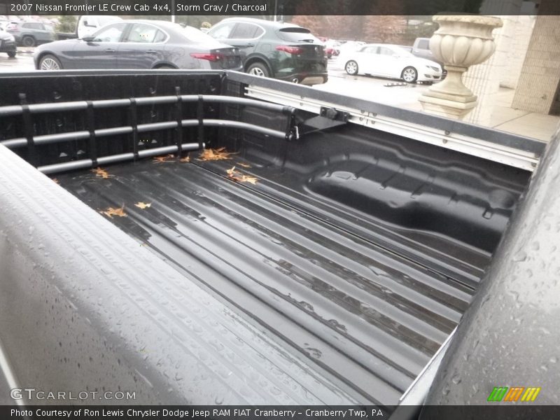 Storm Gray / Charcoal 2007 Nissan Frontier LE Crew Cab 4x4