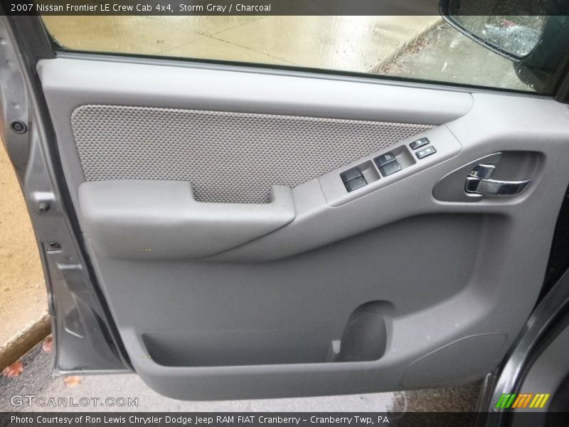 Storm Gray / Charcoal 2007 Nissan Frontier LE Crew Cab 4x4