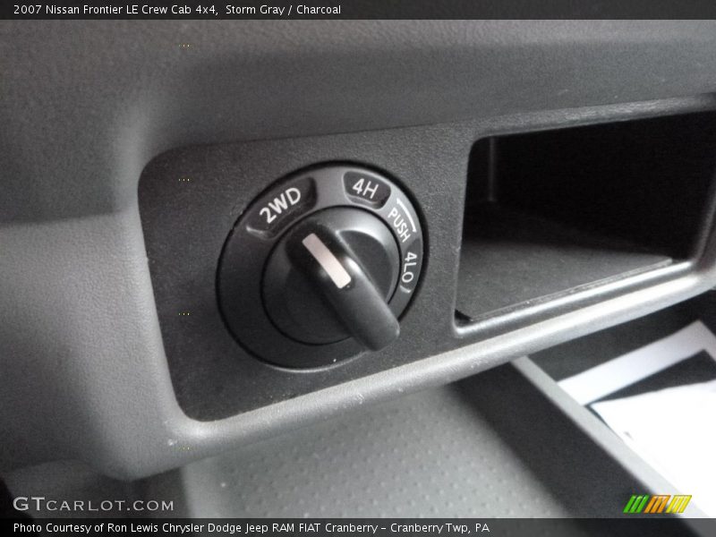 Storm Gray / Charcoal 2007 Nissan Frontier LE Crew Cab 4x4
