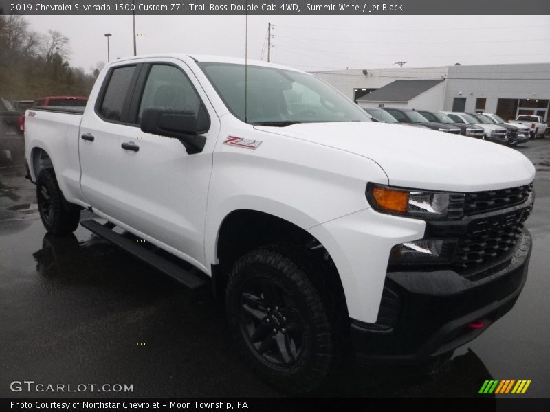 Front 3/4 View of 2019 Silverado 1500 Custom Z71 Trail Boss Double Cab 4WD