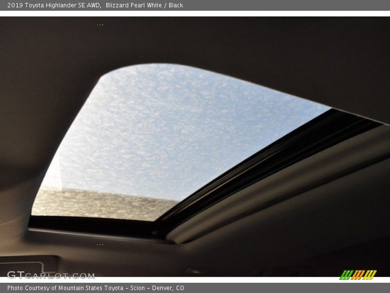 Blizzard Pearl White / Black 2019 Toyota Highlander SE AWD