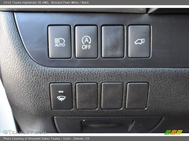 Blizzard Pearl White / Black 2019 Toyota Highlander SE AWD