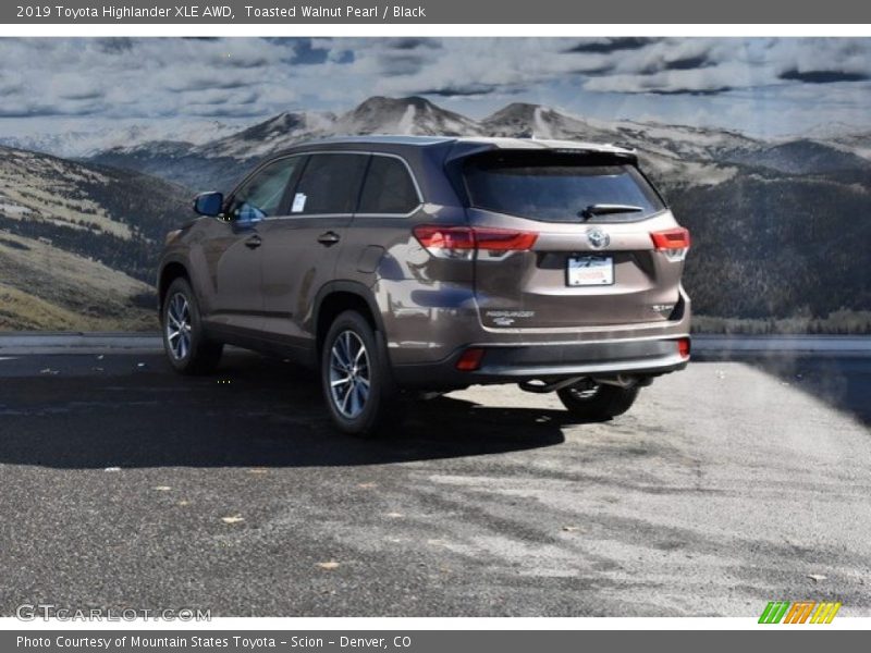 Toasted Walnut Pearl / Black 2019 Toyota Highlander XLE AWD