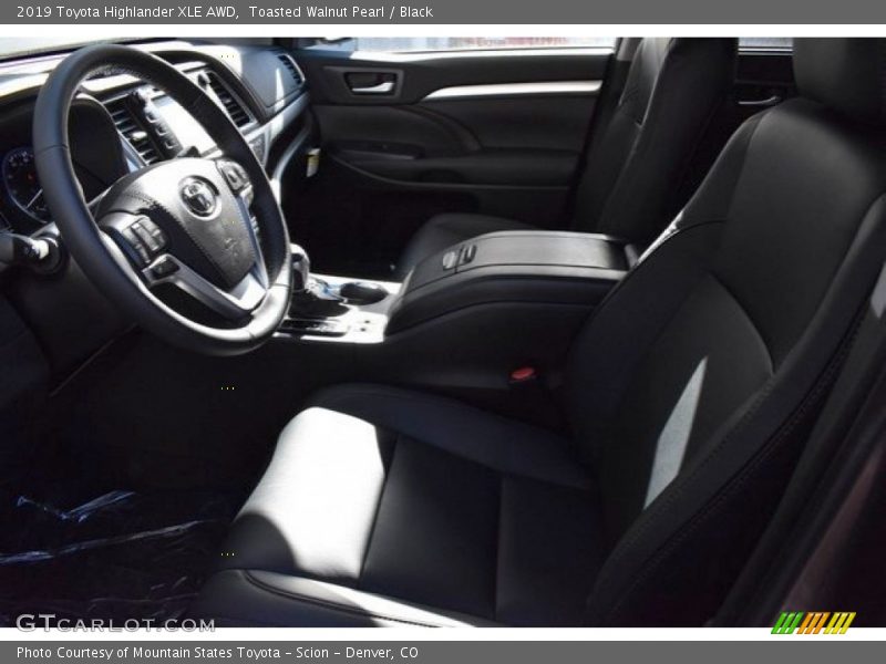 Toasted Walnut Pearl / Black 2019 Toyota Highlander XLE AWD
