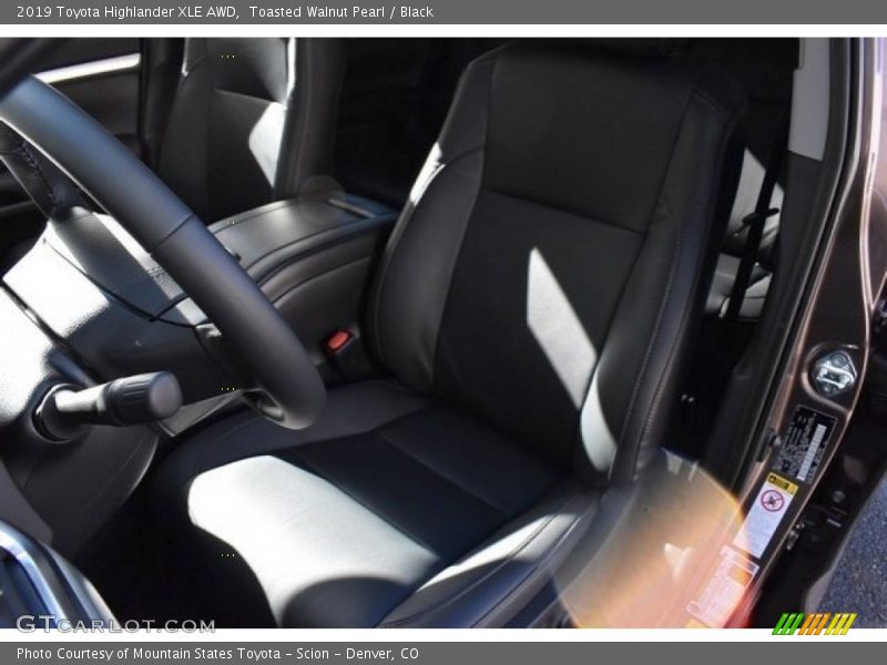 Toasted Walnut Pearl / Black 2019 Toyota Highlander XLE AWD
