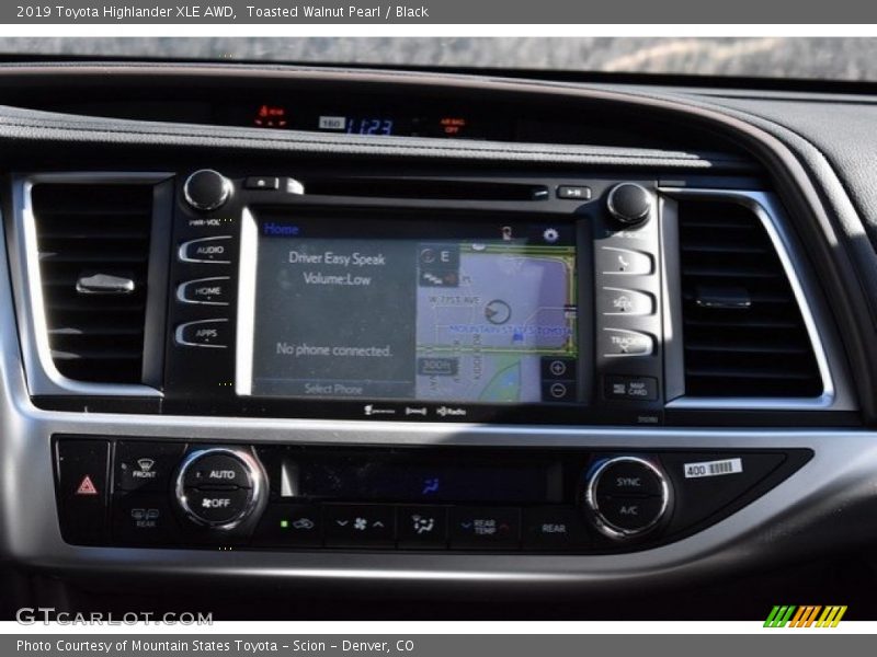 Toasted Walnut Pearl / Black 2019 Toyota Highlander XLE AWD