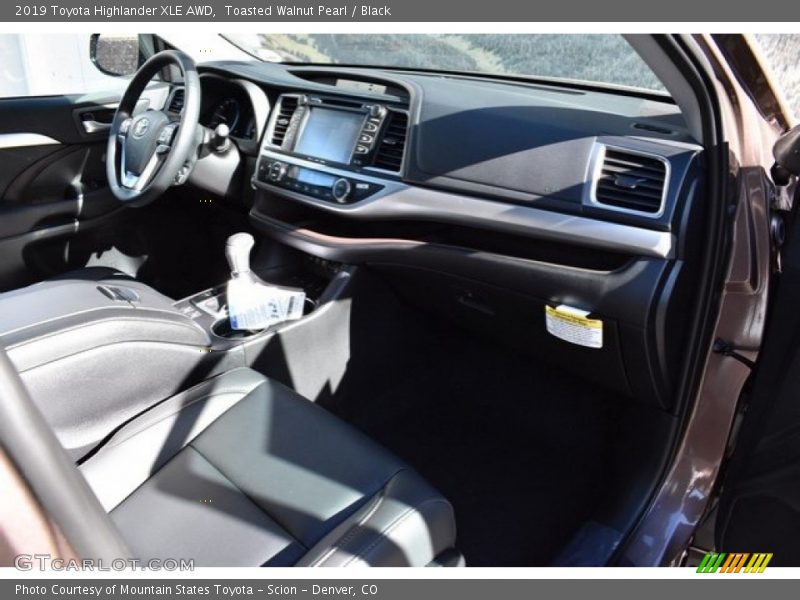 Toasted Walnut Pearl / Black 2019 Toyota Highlander XLE AWD