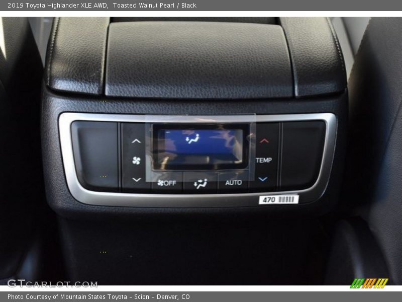 Toasted Walnut Pearl / Black 2019 Toyota Highlander XLE AWD