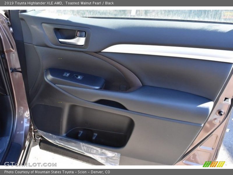 Toasted Walnut Pearl / Black 2019 Toyota Highlander XLE AWD