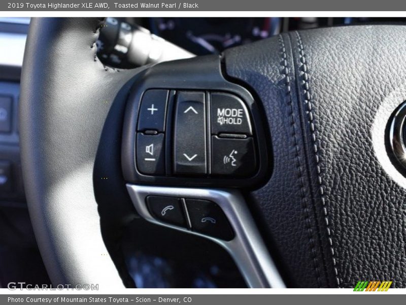 Toasted Walnut Pearl / Black 2019 Toyota Highlander XLE AWD