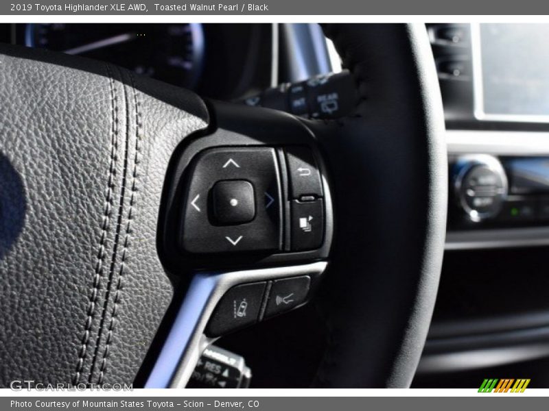 Toasted Walnut Pearl / Black 2019 Toyota Highlander XLE AWD