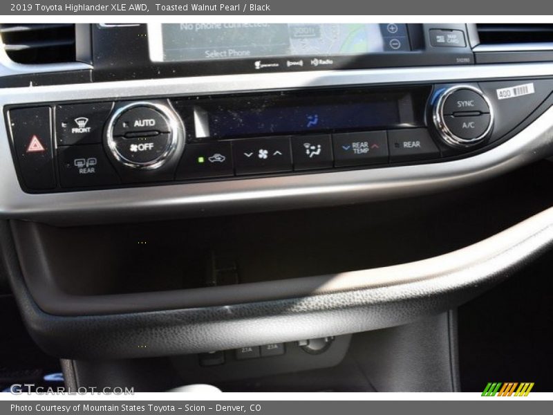 Toasted Walnut Pearl / Black 2019 Toyota Highlander XLE AWD