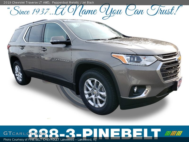 Pepperdust Metallic / Jet Black 2019 Chevrolet Traverse LT AWD