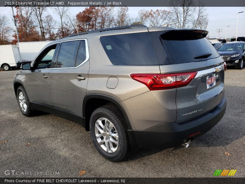 Pepperdust Metallic / Jet Black 2019 Chevrolet Traverse LT AWD