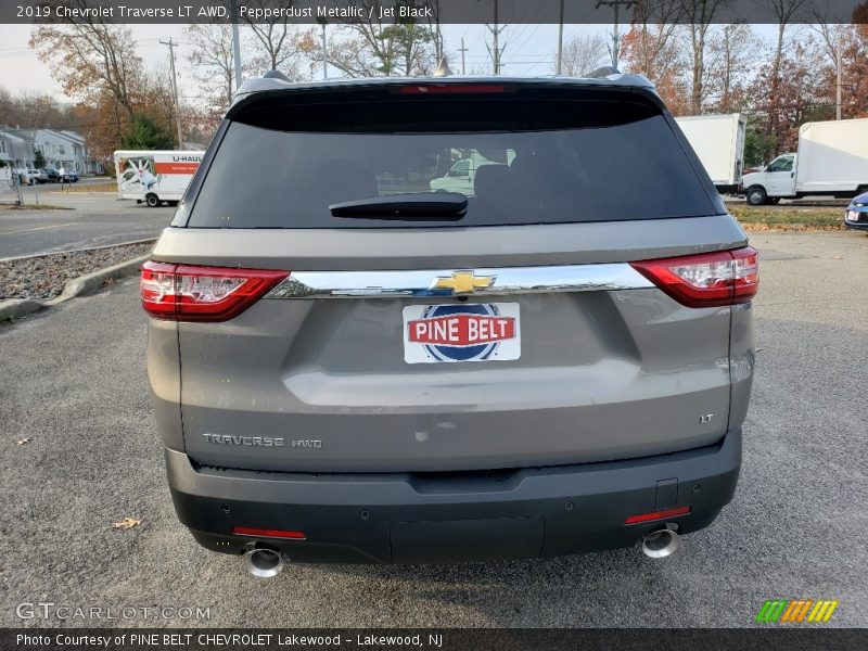 Pepperdust Metallic / Jet Black 2019 Chevrolet Traverse LT AWD