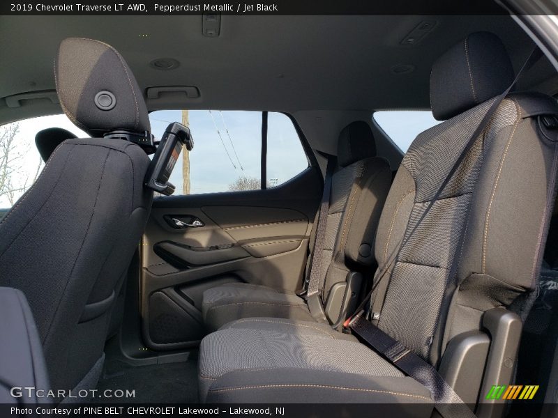 Pepperdust Metallic / Jet Black 2019 Chevrolet Traverse LT AWD