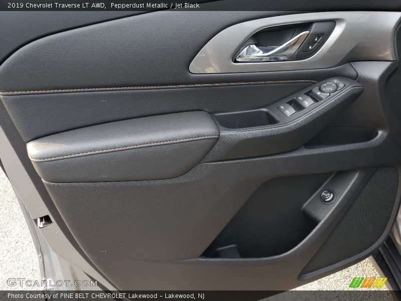 Pepperdust Metallic / Jet Black 2019 Chevrolet Traverse LT AWD