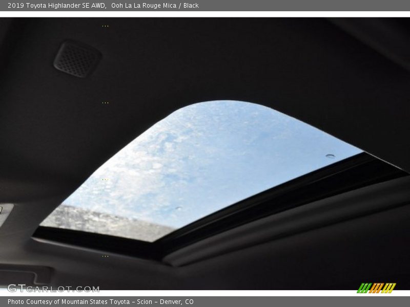 Ooh La La Rouge Mica / Black 2019 Toyota Highlander SE AWD