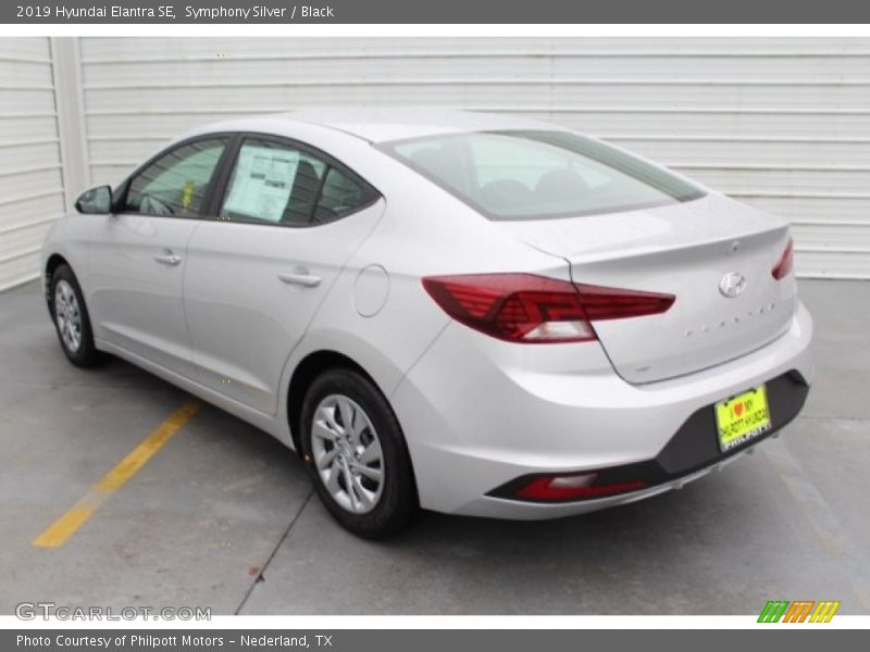 Symphony Silver / Black 2019 Hyundai Elantra SE